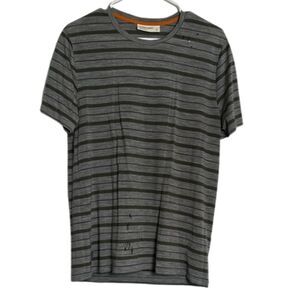 Icebreaker Wool Base Layer Crew Neck Tshirt Mens Medium Hiking Outdoors FLAWED